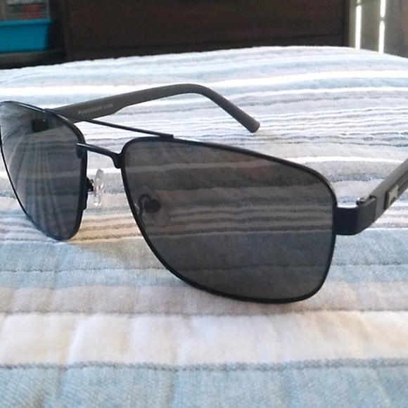Pugs Sunglasses - Picture 1 of 1